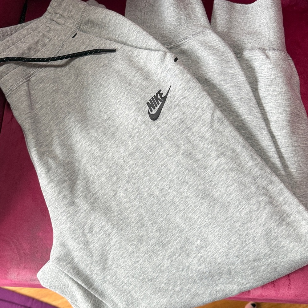 Nike tech fleece Heather Gray Joggers